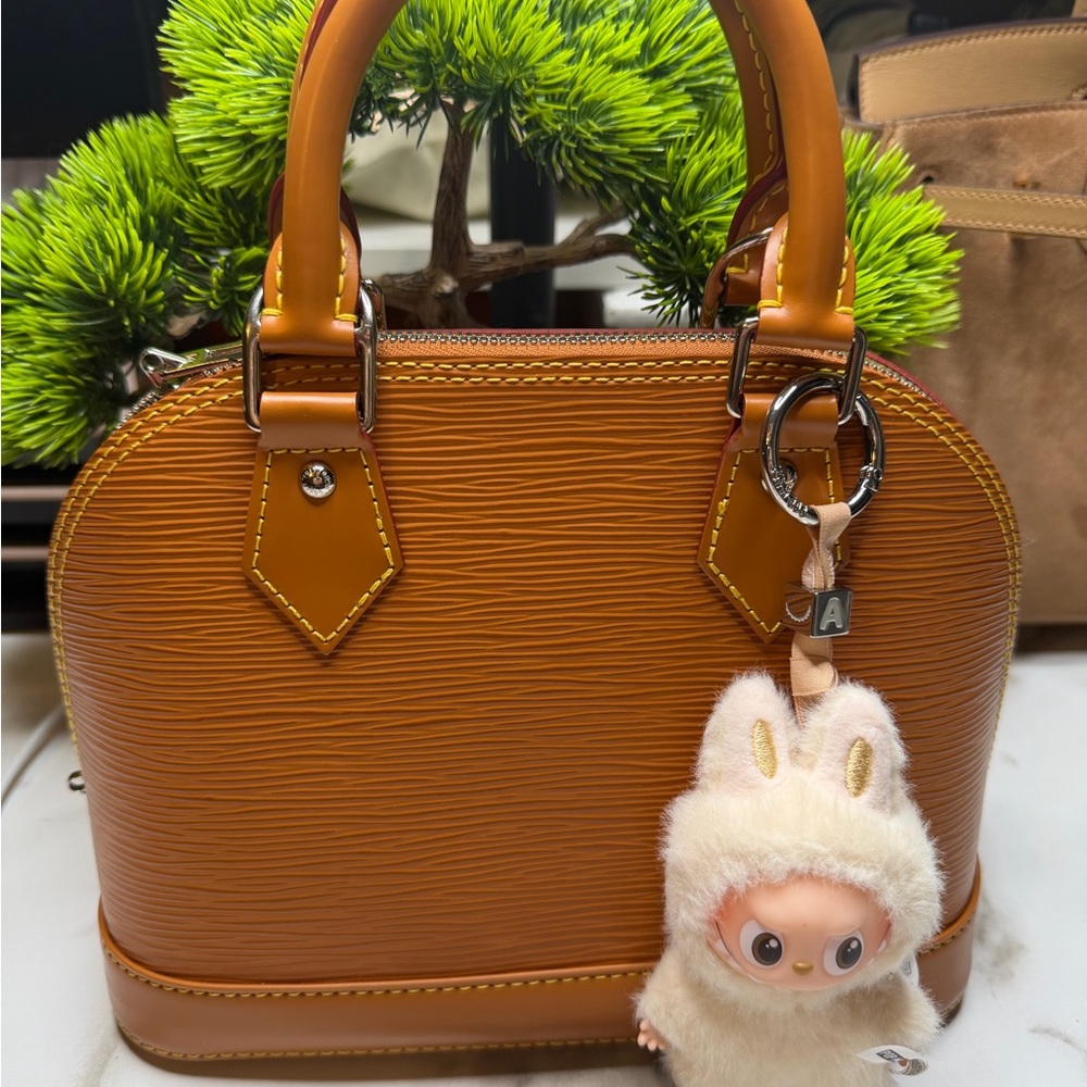 Louis Vuitton Alma BB Epi leather